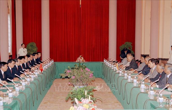 Ngày 8/1/2001, tại Hà Nội, Thủ tướng Phan Văn Khải hội đàm với Thủ tướng Ấn Độ Atal Bihari Vajpayee thăm hữu nghị chính thức Việt Nam. Ảnh: Thế Thuần – TTXVN