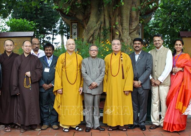 Trong chương trình thăm cấp Nhà nước Việt Nam, sáng 16/9/2014, Tổng thống Ấn Độ Pranab Mukherjee đến thăm chùa Trấn Quốc (Hà Nội). Ảnh: Dương Giang – TTXVN
