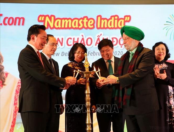 Phó Chủ tịch nước Đặng Thị Ngọc Thịnh dự Lễ thắp nến khai trương các đường bay thẳng giữa Việt Nam và Ấn Độ của hãng hàng không Vietjet (New Delhi, 12/2/2020). Ảnh: Huy Lê – TTXVN
