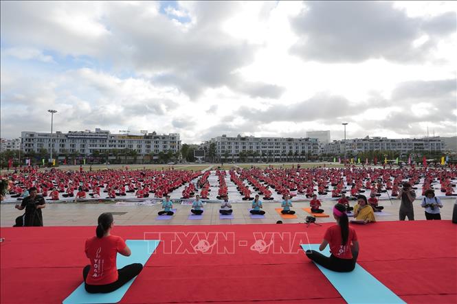 Ngày Quốc tế Yoga lần thứ 6 do Đại sứ quán Ấn Độ tổ chức tại TP Hạ Long (Quảng Ninh), ngày 21/6/2020. Ảnh: TTXVN phát
