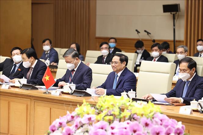 Thủ tướng Phạm Minh Chính và đoàn Việt Nam tại cuộc hội đàm với Thủ tướng Lào Phankham Viphavanh và đoàn Lào. Ảnh: Dương Giang-TTXVN