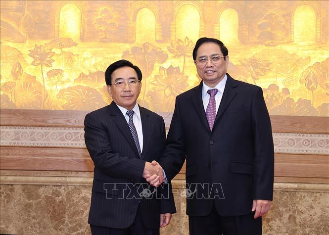 Trong ảnh: Thủ tướng Phạm Minh Chính và Thủ tướng Lào Phankham Viphavanh chụp ảnh chung. Ảnh: Dương Giang-TTXVN
