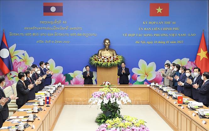 Trong ảnh: Thủ tướng Phạm Minh Chính và Thủ tướng Lào Phankham Viphavanh đồng chủ tri. Ảnh: Dương Giang-TTXVN