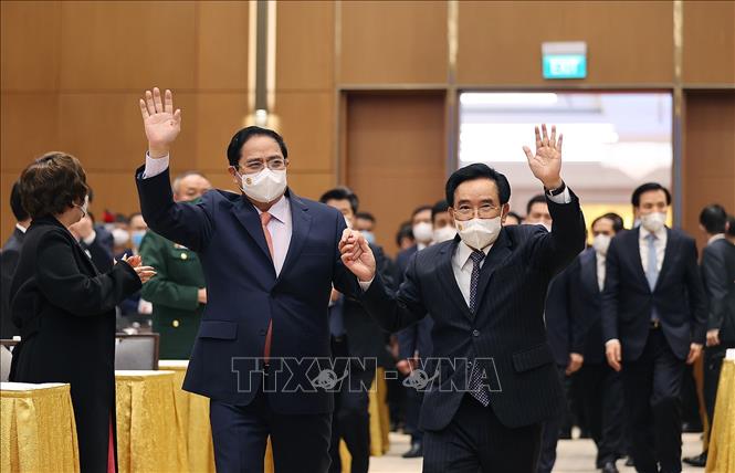 Trong ảnh: Thủ tướng Phạm Minh Chính và Thủ tướng Lào Phankham Viphavanh đến buổi gặp gỡ. Ảnh: Dương Giang-TTXVN