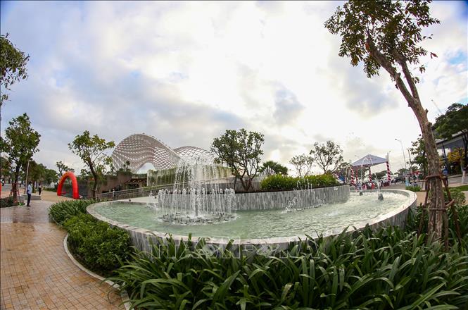 Photo: Trees, lakes, fountains and lawns are arranged in harmony, ensuring comfortable and close-to-nature feeling for visitors. VNA Photo: Trần Lê Lâm