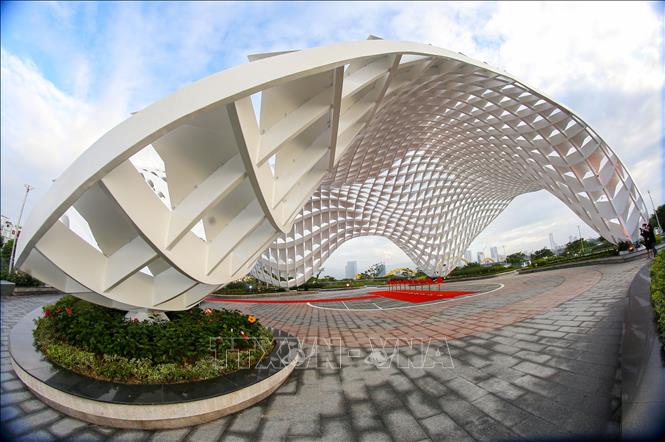 Photo: The idea of ‘High Flying Kite’ reflects the changing face of Da Nang and affirms Da Nang’s role as dynamic city in Central Viet Nam as well as its key role in driving the growth of the region. VNA Photo: Trần Lê Lâm