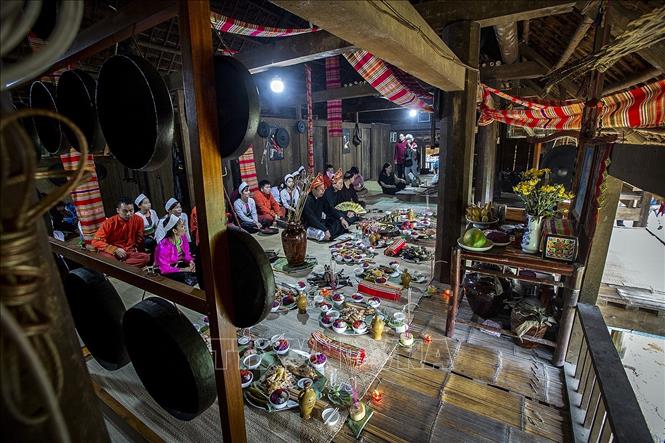 Trong ảnh: Mo Mường được thực hành trong các nghi lễ gắn với đời sống tín ngưỡng, nghi lễ vòng đời của người Mường. Ảnh: Trọng Đạt-TTXVN