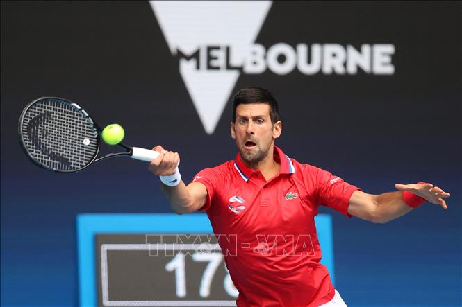 Trong ảnh (tư liệu): Tay vợt người Serbia Novak Djokovic thi đấu tại giải ATP Cup 2021 ở Melbourne, Australia ngày 2/2/2021. Ảnh: AFP/TTXVN