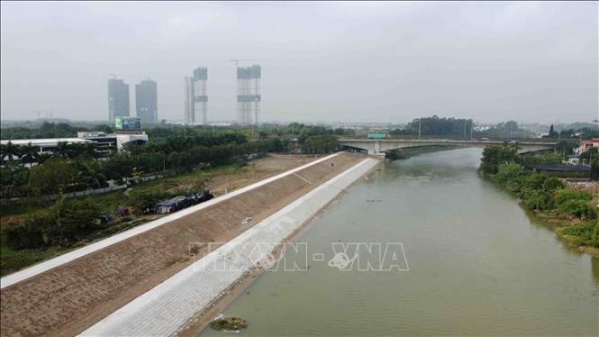Trong ảnh: Đoạn kè Ecopark thuộc Hệ thống thuỷ lợi Bắc Hưng Hải ở xã Xuân Quang, huyện Văn Giang, Hưng Yên được xây dựng năm 2021 có chiều dài 280m, vốn đầu tư 10.277.860.000 đồng. Ảnh: Vũ Sinh – TTXVN