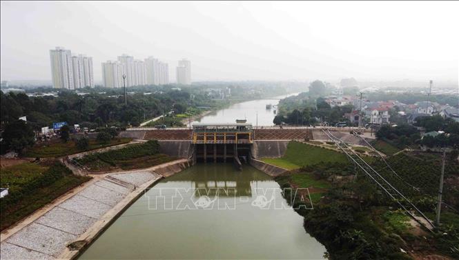 Trong ảnh: Cống Xuân Quang (Hệ thống thuỷ lợi Bắc Hưng Hải) ở xã Xuân Quang, huyện Văn Giang, Hưng Yên nhìn từ phía thượng lưu. Ảnh: Vũ Sinh - TTXVN