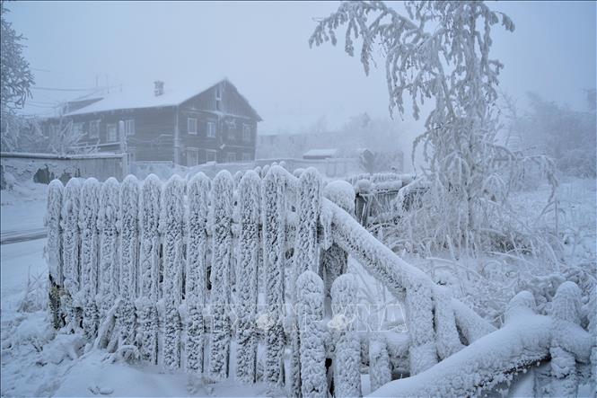 Trong ảnh: Hàng rào các ngôi nhà ở Yakutsk luôn đóng băng trong mùa đông. Ảnh: Duy Trinh-PV TTXVN tại Liên Bang Nga
