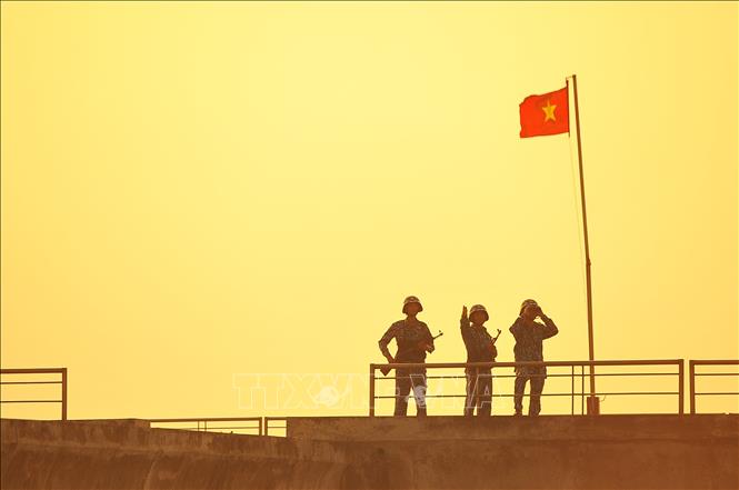 Trong ảnh: Các chiến sĩ tuần tra trên đảo Phan Vinh B. Ảnh: Minh Đức - TTXVN