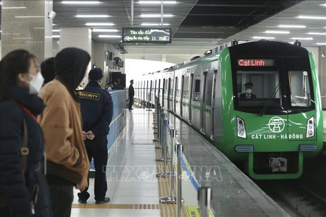 Photo: By January 13, the Cat Linh-Ha Dong metro line has served 1 million passengers. VNA Photo: Minh Quyết 