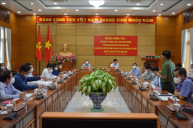 Trong ảnh: Quang cảnh buổi làm việc giữa Phó Chủ tịch Quốc hội Trần Quang Phương với lãnh đạo tỉnh Đồng Tháp. Ảnh: Nhựt An - TTXVN