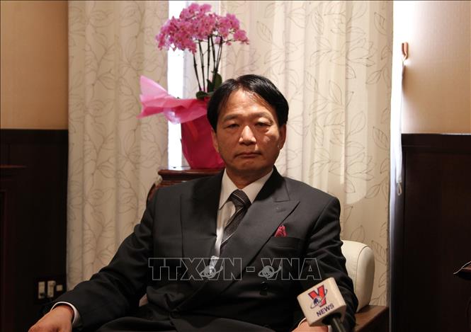 Trong ảnh: Giáo sư Natsume trả lời phỏng vấn của phóng viên TTXVN. Ảnh: Đào Thanh Tùng - PV TTXVN tại Tokyo