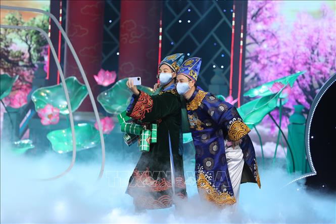 Nhiều quy định phòng, chống dịch COVID-19 được đưa vào Táo quân 2022. Ảnh: TTXVN phát