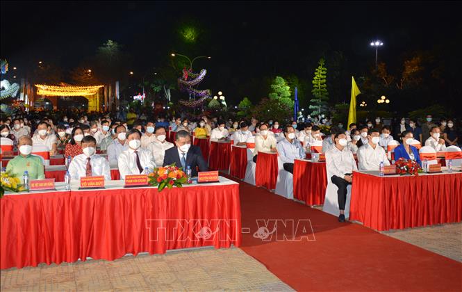 Trong ảnh: Đại biểu và người dân tham dự khai mạc lễ hội hoa Xuân “Sa Đéc vào Xuân”. Ảnh: Nhựt An - TTXVN