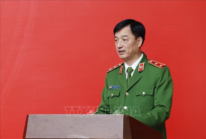 Trong ảnh: Thứ trưởng Bộ Công an Nguyễn Duy Ngọc, Tổ phó thường trực Tổ Công tác triển khai Đề án báo cáo tại hội nghị. Ảnh: Dương Giang-TTXVN