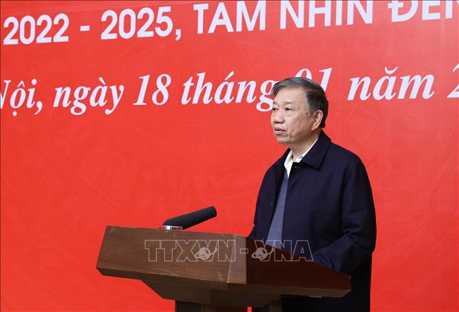 Trong ảnh:  Bộ trưởng Bộ Công an Tô Lâm,  Tổ trưởng Tổ công tác triển khai Đề án phát biểu nhận nhiệm vụ. Ảnh: Dương Giang-TTXVN