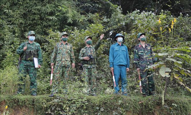 Trong ảnh: Bộ đội địa phương cùng lực lượng biên phòng tỉnh Gia Lai ngày đêm bám nắm địa bàn, gìn giữ biên cương đảm bảo cho người dân biên giới một mùa xuân bình an. Ảnh: Hồng Điệp - TTXVN
