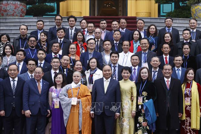 Chủ tịch nước Nguyễn Xuân Phúc và Phu nhân cùng các đại biểu, kiều bào về quê ăn Tết. Ảnh: Thống Nhất – TTXVN