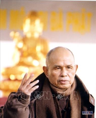 Trong ảnh: Thiền sư Thích Nhất Hạnh trong dịp về thăm quê hương, ngày 18/1/2005. Ảnh: Đức Tám – TTXVN