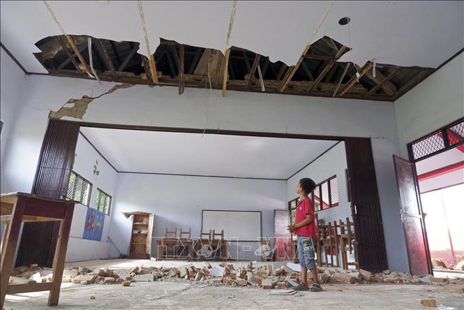 Trong ảnh: (tư liệu) Một ngôi nhà bị hư hại sau trận động đất ở Pandeglang, Indonesia, ngày 15/1/2022. Ảnh: AFP/TTXVN