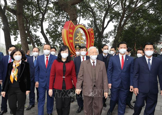 Tổng Bí thư Nguyễn Phú Trọng thăm Di tích lịch sử-văn hóa Đền Đô (phường Đình Bảng, thành phố Từ Sơn). Ảnh: Trí Dũng – TTXVN