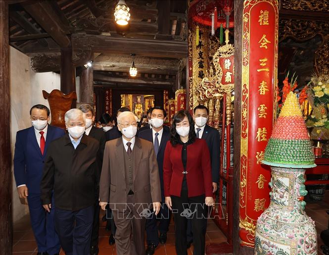 Tổng Bí thư Nguyễn Phú Trọng thăm Di tích lịch sử-văn hóa Đền Đô (phường Đình Bảng, thành phố Từ Sơn). Ảnh: Trí Dũng – TTXVN