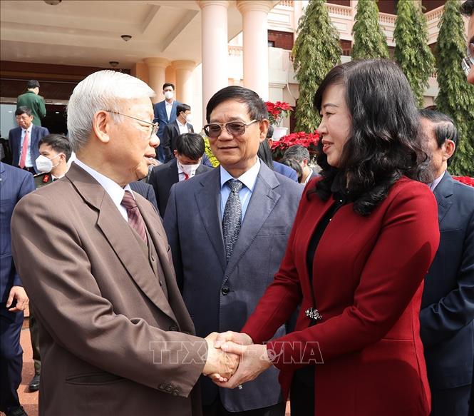 Trong ảnh: Tổng Bí thư Nguyễn Phú Trọng và đồng chí Đào Hồng Lan, Ủy viên Trung ương Đảng, Bí thư Tỉnh ủy, Trưởng đoàn đại biểu Quốc hội tỉnh Bắc Ninh. Ảnh: Trí Dũng – TTXVN