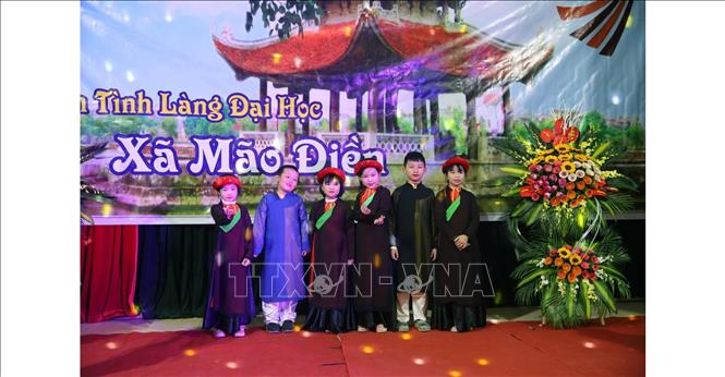 Trong ảnh: Các anh Hai, chị Hai nhỏ tuổi của Câu lạc bộ. Ảnh: Xuân Trường-TTXVN phát
