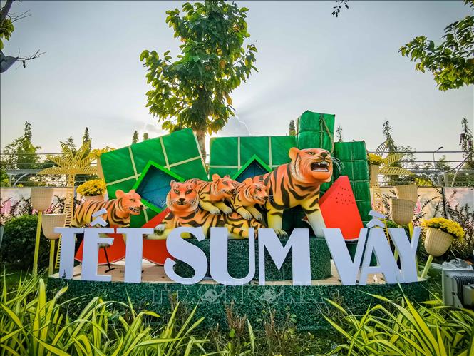 Trong ảnh: Vườn hoa xuân ở khu vực công viên Sông Hậu cơ bản đã hoàn thành. Ảnh: Thanh Liêm - TTXVN