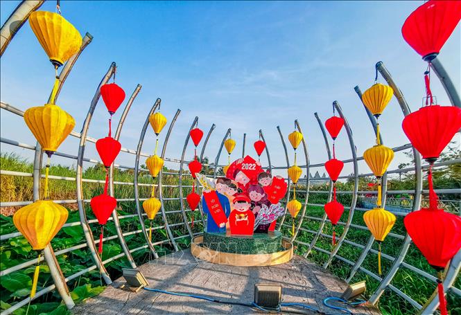 Trong ảnh: Vườn hoa xuân ở khu vực công viên Sông Hậu cơ bản đã hoàn thành. Ảnh: Thanh Liêm - TTXVN