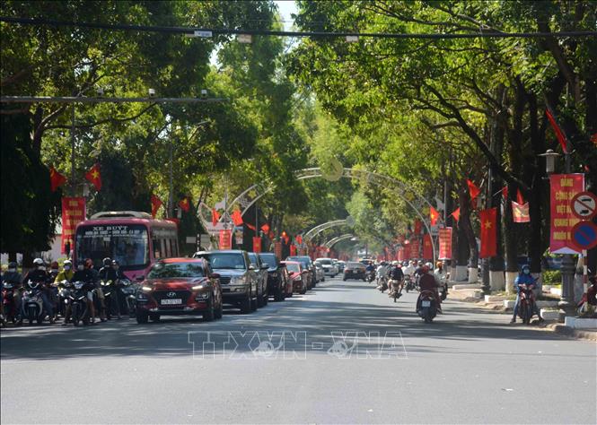 Photo: A Dak Lak province's street with red banners to celebrate Tet holiday. VNA Photo: Hoài Thu 