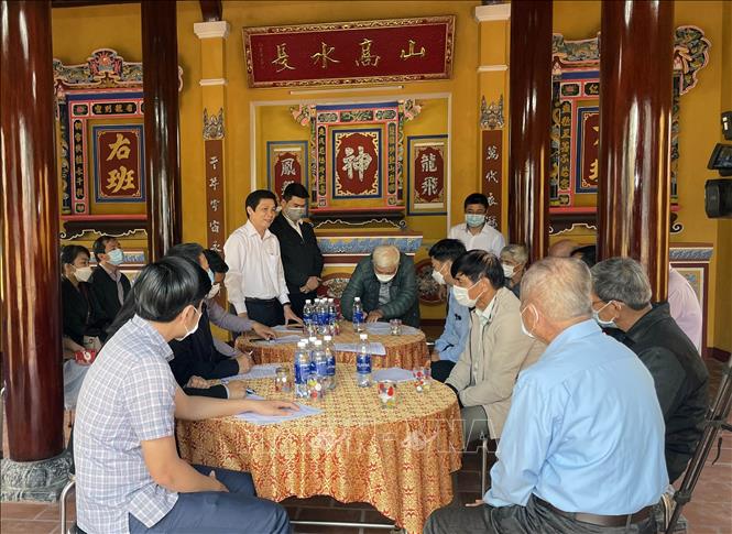 Trong ảnh: Giám đốc Sở Văn hóa và Thể thao Đà Nẵng Phạm Tấn Xử phát biểu chúc mừng nhân dân làng Cổ Mân đã hoàn thành trùng tu đình làng trước dịp đón Tết Nguyên đán 2022. Ảnh: Trần Lê Lâm - TTXVN