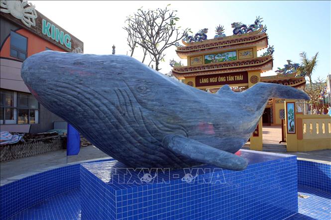 Trong ảnh: Biểu tượng cá ông tại Lăng ngư ông Tân Thái vừa được trùng tu hoàn thành đầu năm 2022 . Ảnh: Trần Lê Lâm - TTXVN