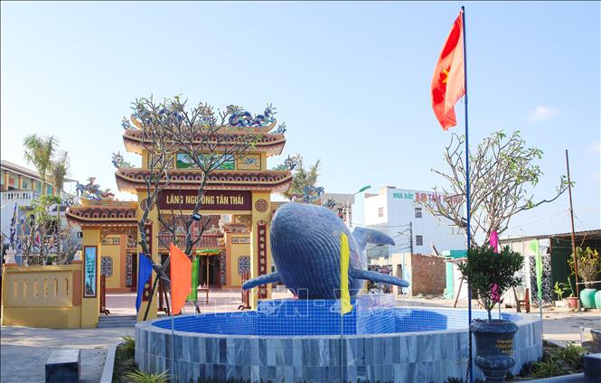 Trong ảnh: Lăng ngư ông Tân Thái vừa được trùng tu hoàn thành đầu năm 2022. Ảnh: Trần Lê Lâm - TTXVN