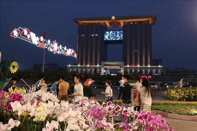 Đường hoa Bình Dương – Xuân Nhâm Dần 2022. Ảnh: Chí Tưởng - TTXVN