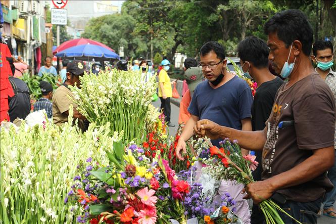 Trong ảnh: Khu vực bán hoa tươi hút khách mua sắm tết tại khu chợ Glodok của người Hoa ở thủ đô Jakarta ,Indonesia. Ảnh: Hữu Chiến - P/v TTXVN tại Jakarta
