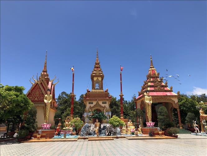 Khu tháp cốt mang đậm kiến trúc Khmer ở chùa Xiêm Cán. Ảnh: Minh Hưng - TTXVN