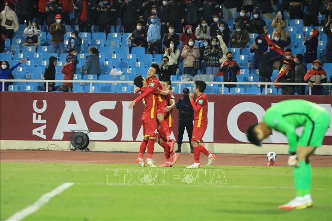 Vietnamese players celebrate their third goal. VNA Photo: Tuấn Anh