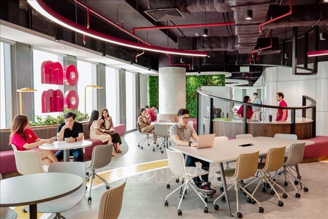 Trong ảnh: Không gian làm việc mới của “Kỳ lân” MoMo, với những ý tưởng sáng tạo. Ảnh: Tiến Lực- TTXVN