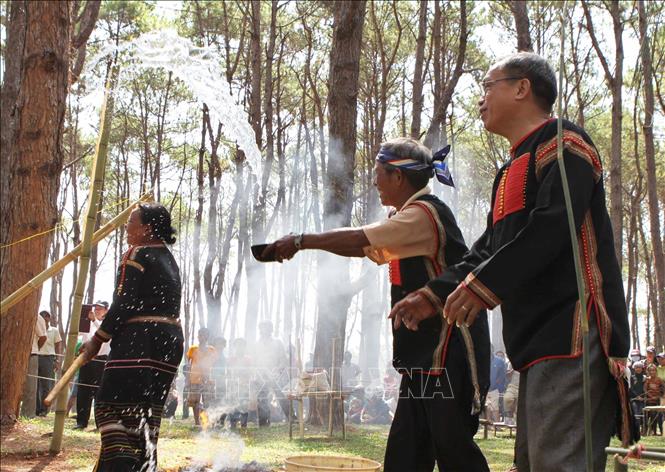 Photo: Ede people spray water over the ground to mimic rainfall as part of the rituals. VNA Photo: Dương Giang