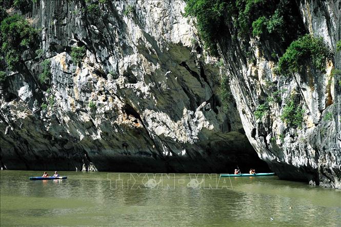 Trong ảnh: Di sản thiên nhiên thế giới Vịnh Hạ Long mang những giá trị đặc biệt có một không hai trên thế giới. Ảnh: Minh Đức - TTXVN