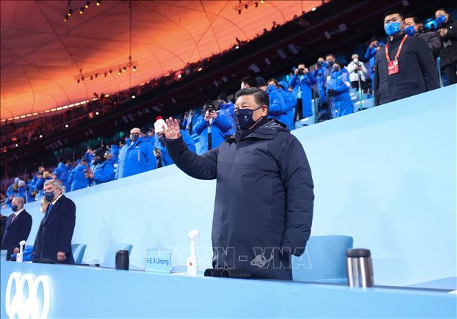 Trong ảnh: Chủ tịch Trung Quốc Tập Cận Bình và Chủ tịch Ủy ban Olympic Quốc tế (IOC) Thomas Bach tham dự lễ khai mạc Olympic mùa Đông Bắc Kinh 2022 tại Sân vận động quốc gia Tổ chim ở thủ đô Bắc Kinh, Trung Quốc, ngày 4/2/2022. Ảnh: THX/TTXVN