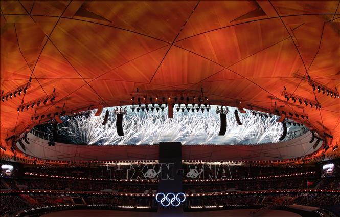 Trong ảnh: Pháo hoa trong lễ khai mạc Olympic mùa Đông Bắc Kinh 2022 tại Sân vận động quốc gia Tổ chim ở thủ đô Bắc Kinh, Trung Quốc, ngày 4/2/2022. Ảnh: THX/TTXVN