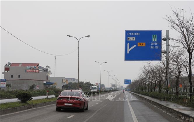 Biển chỉ dẫn nhập vào cao tốc tại khu vực nút giao giữa tuyến Khánh Hòa. Ảnh: Đức Phương - TTXVN