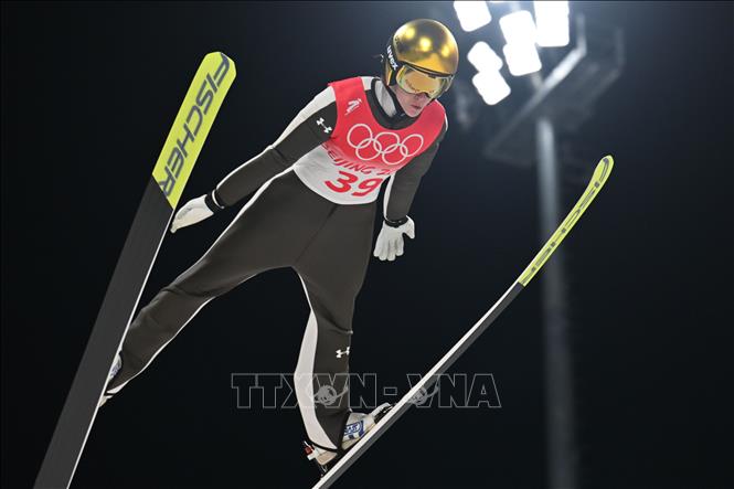 Trong ảnh: VĐV Slovenia Ursa Bogataj thi đấu nội dung trượt tuyết nhảy xa đồi thường cá nhân nữ tại Olympic Bắc Kinh 2022 ngày 5/2/2022. Ảnh: THX/TTXVN
