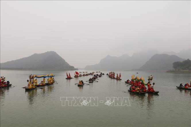 Trong ảnh: Lễ rước nước được cử hành trang trọng. Ảnh: Đức Phương - TTXVN