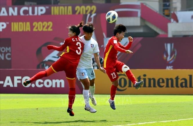 Photo: A fight for the ball during the match. AFC/VNA Photo